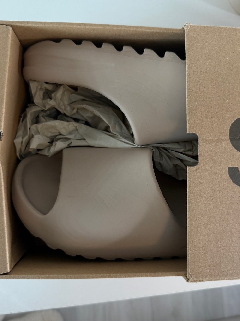 Yeezy Slide - Picture 2 of 5